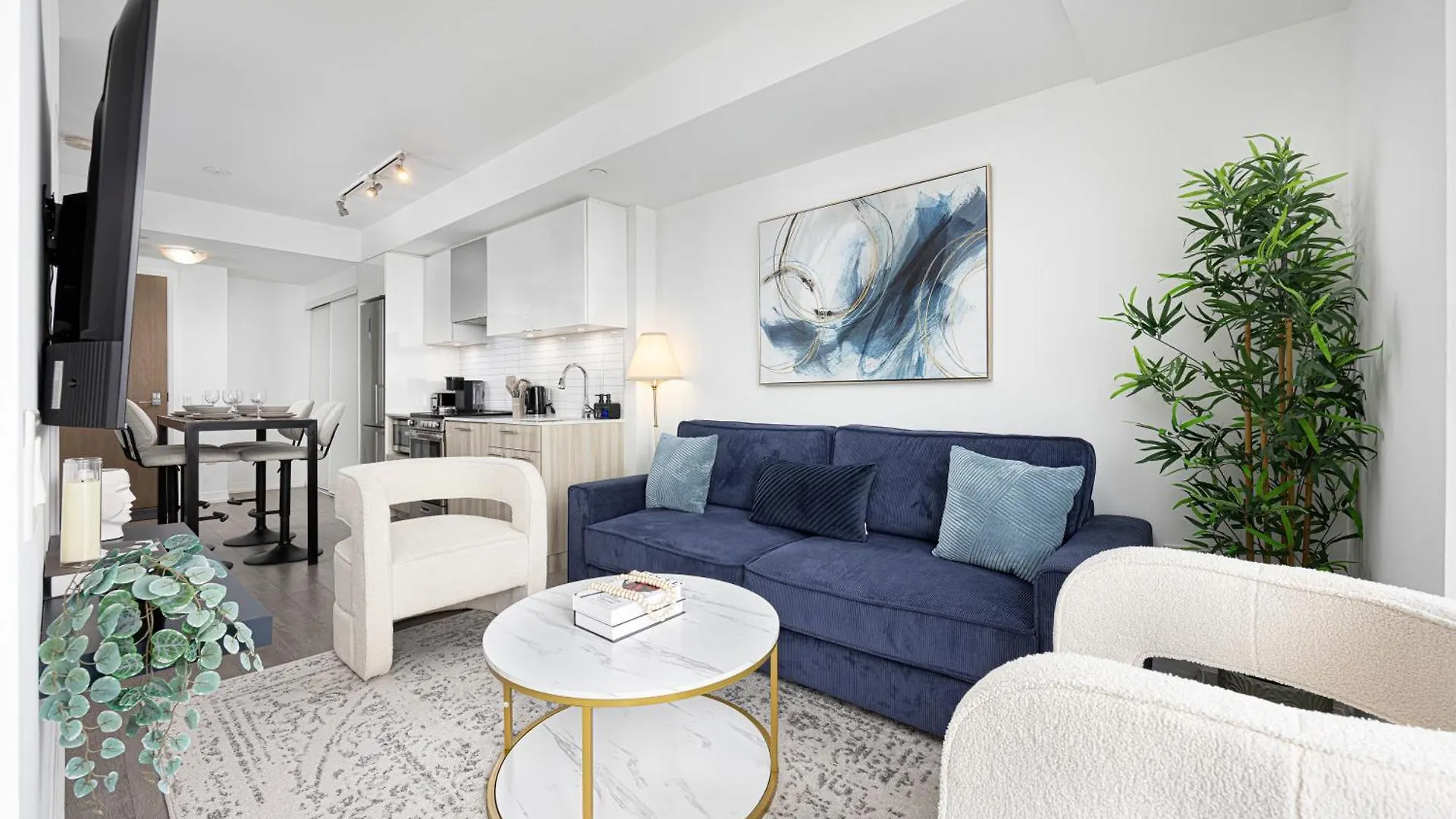 Luxury And Spacious Suite Steps To Eaton Center Toronto