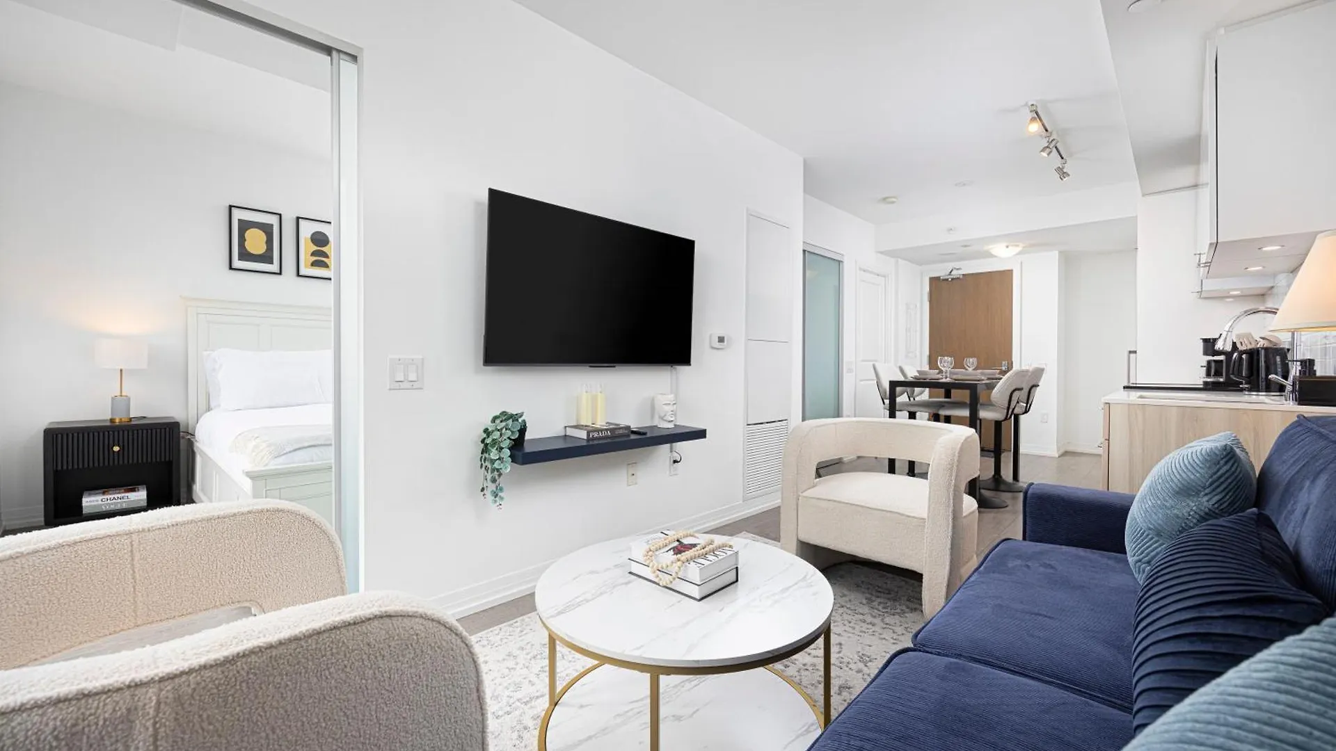 Luxury And Spacious Suite Steps To Eaton Center Toronto 0*,  Canada